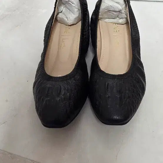[BUNJANG] AILEEN&LISA Black Crocodile Pattern Flat Shoes / AILEEN&LISA 블랙 악어 패턴 플랫슈즈 225
