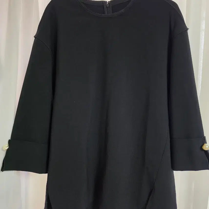 [BUNJANG] SJ Wani Pearl Embellished Black Top / SJ와니 진주 장식 블랙 상의
