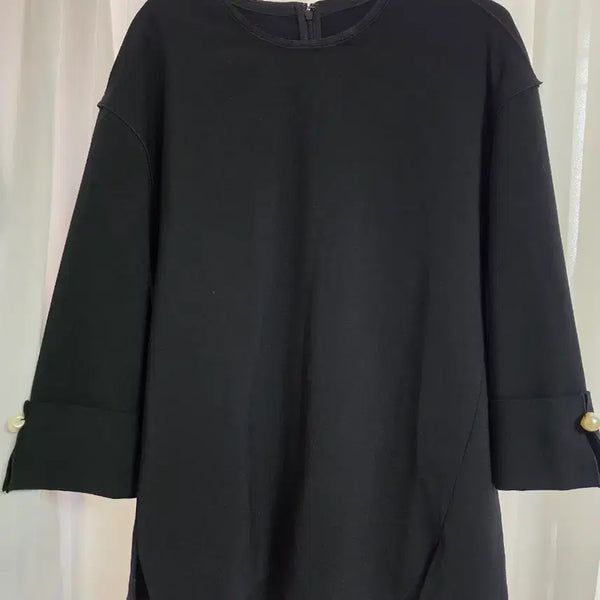 [BUNJANG] SJ Wani Pearl Embellished Black Top / SJ와니 진주 장식 블랙 상의