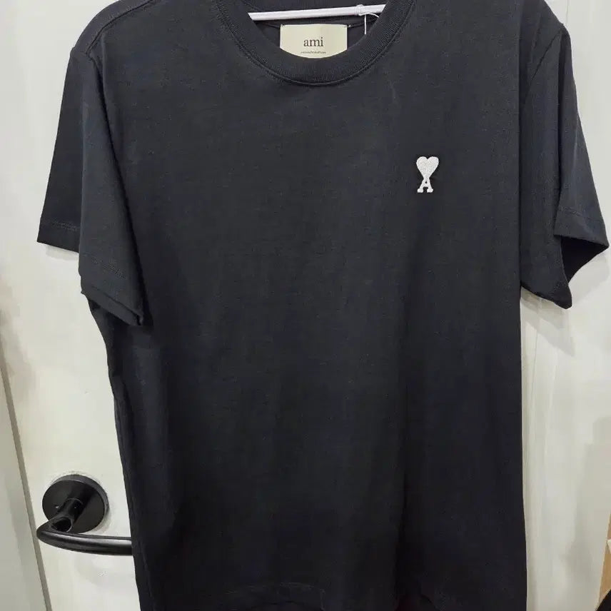 [BUNJANG] AMI Heart Logo T-Shirt Black / 아미 하트 로고 반팔티 블랙