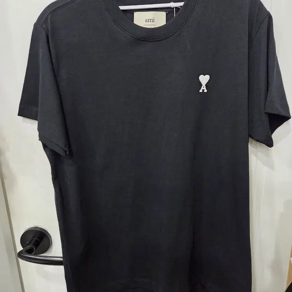 [BUNJANG] AMI Heart Logo T-Shirt Black / 아미 하트 로고 반팔티 블랙