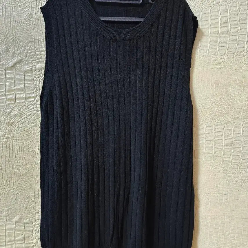 [BUNJANG] Ribbed Sleeveless T-Shirt / 골지 민소매 티셔츠