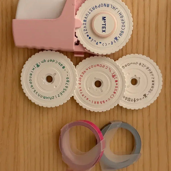 [BUNJANG] Motex Dymo Tagger Tape Dispenser (Pink/Black) / 모텍스 다이모 또각이, 테이프(핑/블)