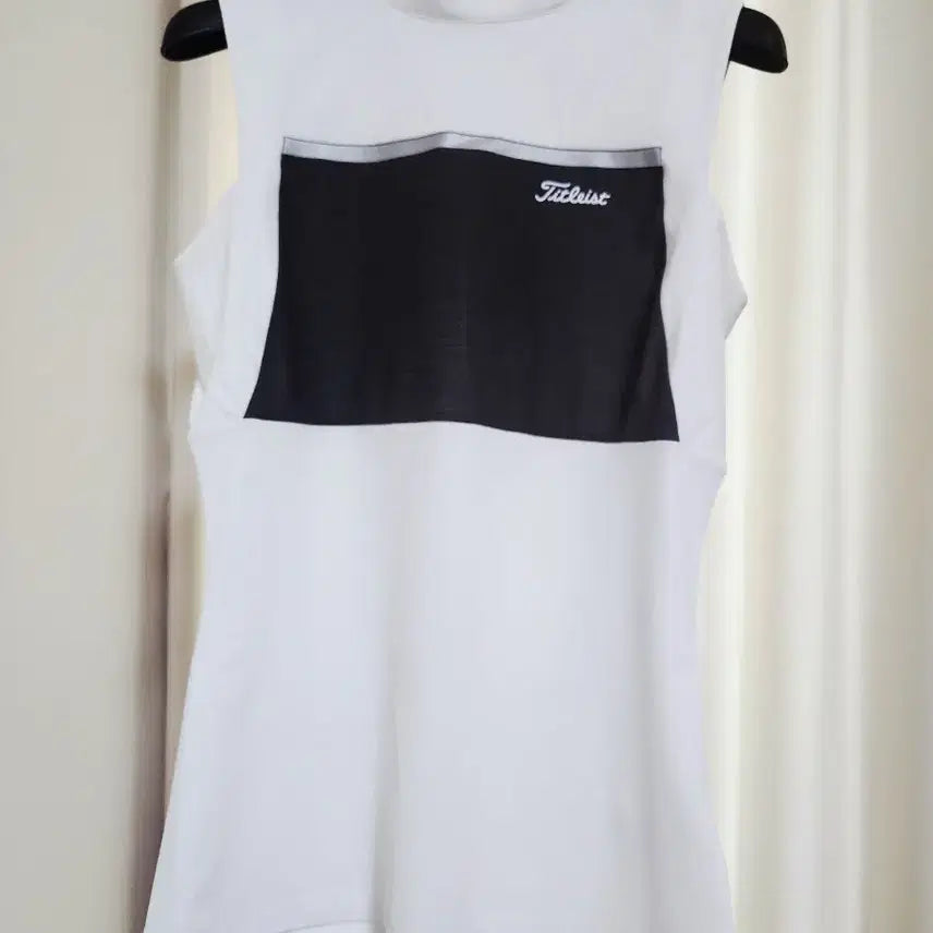 [BUNJANG] Titleist Women's Sleeveless High-Neck Golf Top (S/85) - Black & White / [정품] 타이틀리스트 여성 하이넥 민소매 골프웨어 (S/85)