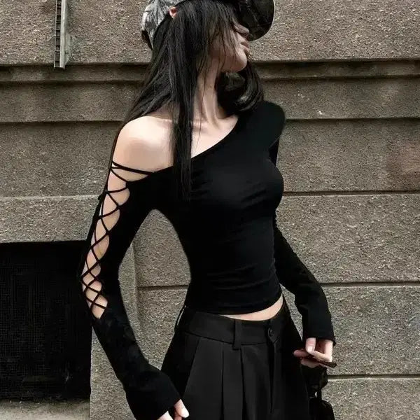 [BUNJANG] Black Off-Shoulder Long-Sleeve T-Shirt with Strap Detail / 블랙 오프숄더 스트랩 긴팔 티셔츠