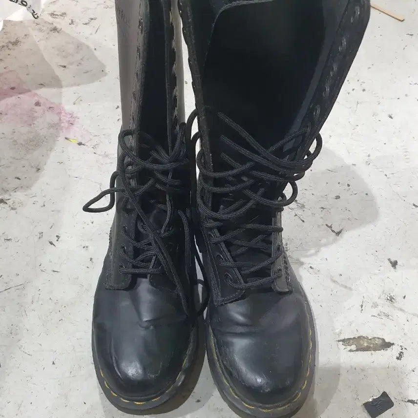 [BUNJANG] Dr. Martens 14-Eye Boot Black 240 / 닥터마틴 14홀 부츠 블랙 240