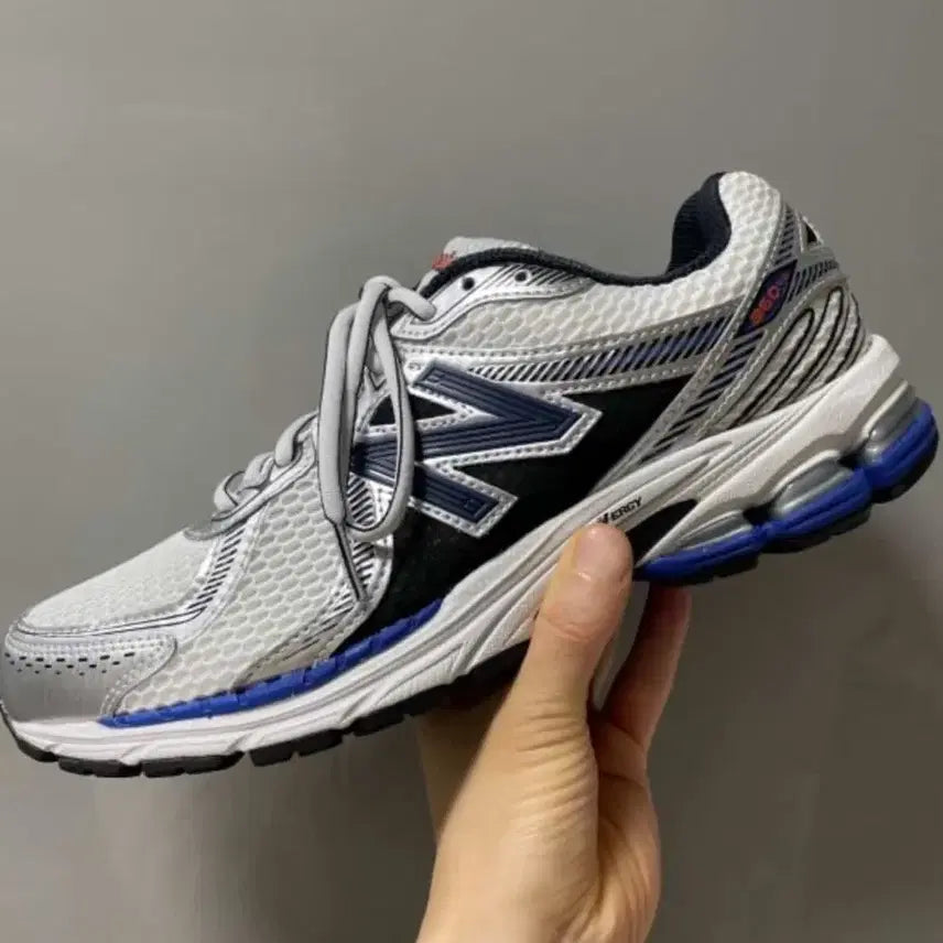 [BUNJANG] New Balance 860v2 Metallic Silver Sneakers (230mm) / [새상품] 뉴발란스 860v2 메탈릭 실버 230사이즈
