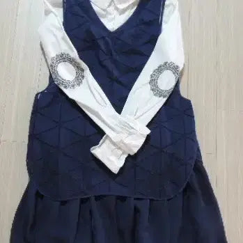 [BUNJANG] O'2nd Dolphin Apron Dress / O'2nd 오즈세컨 돌고래 에이프런 원피스