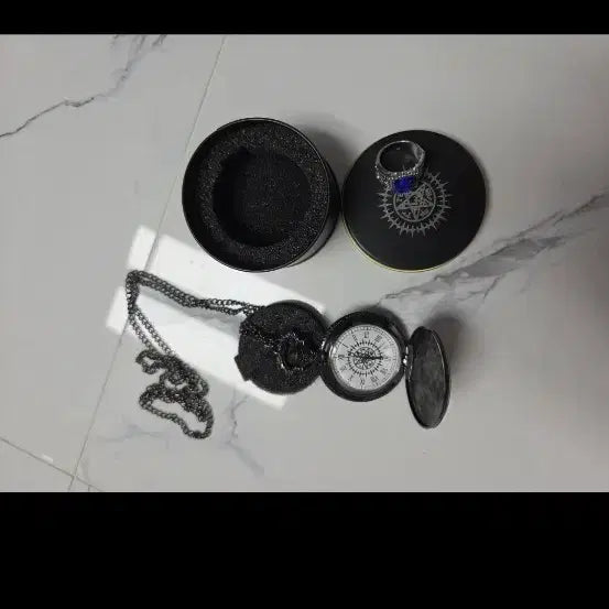 [BUNJANG] Black Butler Pocket Watch & Blue Gemstone Ring Bundle / 흑집사 회중시계&파란색 보석반지 일괄 상태 좋아요