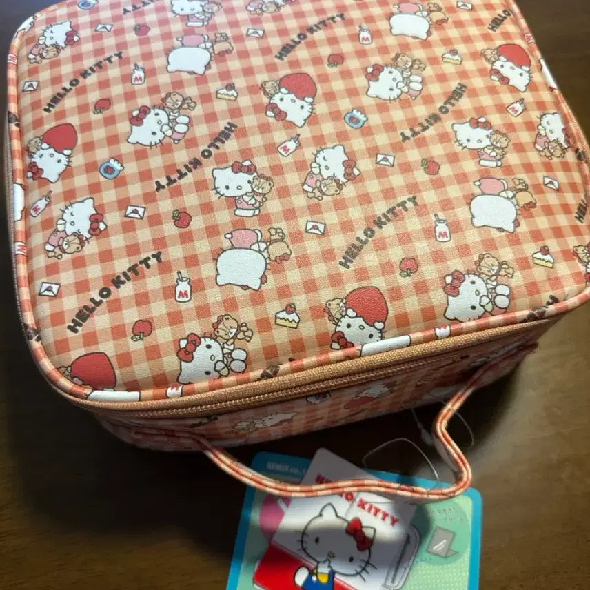 [BUNJANG] Hello Kitty Makeup Box with Handle / 헬로키티 손잡이 메이크업 박스