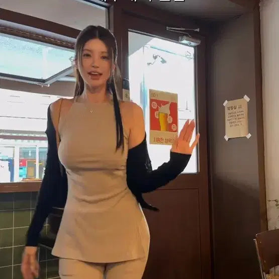 [BUNJANG] Two-Piece Ribbed Sleeveless Crop Top Set - Beige / 로라언니 규리언니 골지 민소매 크롭탑 세트 베이지 베리투피스