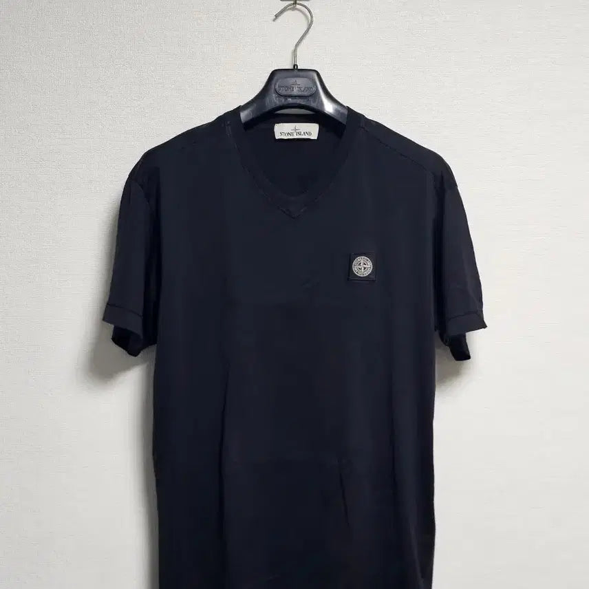 [BUNJANG] Stone Island V-Neck Short Sleeve T-Shirt / 스톤아일랜드 브이넥 반팔 티셔츠