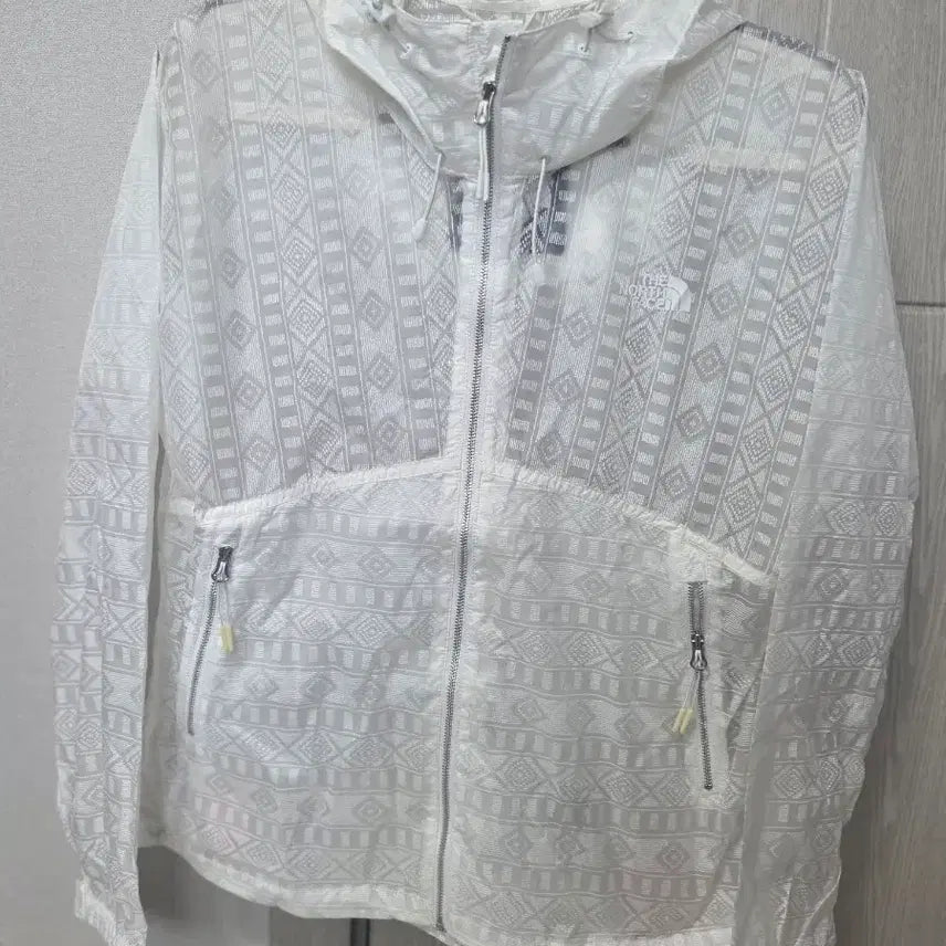 [BUNJANG] The North Face Women's Windbreaker Jacket / 노스페이스 여성바람막이점퍼