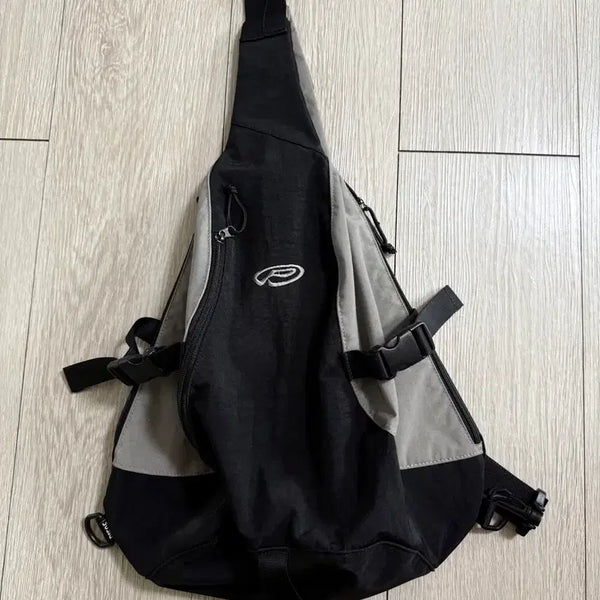 [BUNJANG] Peaceminusone Nylon Sling Bag Backpack / 피스메이커 나일론 슬링백 백팩