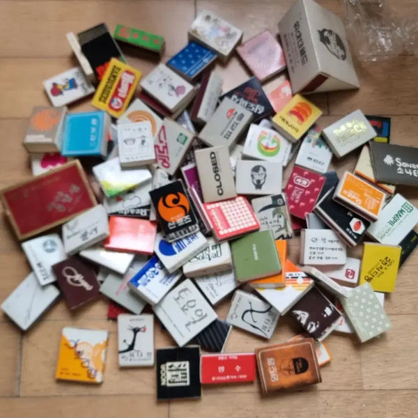 [BUNJANG] Vintage Matchboxes Bundle (92 pcs) / 년대 았고 빈티지 추억의 성냥들 92개 일괄 년대 았는 호텔.다방등 성냥들  거의 미사용 같지만  간혹 사용제도 있을수 있읍니다. 호텔.다방등 관련 수집용.소장.엔틱..전시.
