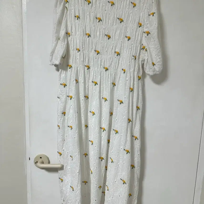 [BUNJANG] Gongguwoman White Embroidered Long Dress Short Sleeve / 공구우먼 화이트 자수 롱 원피스 반팔 휴가