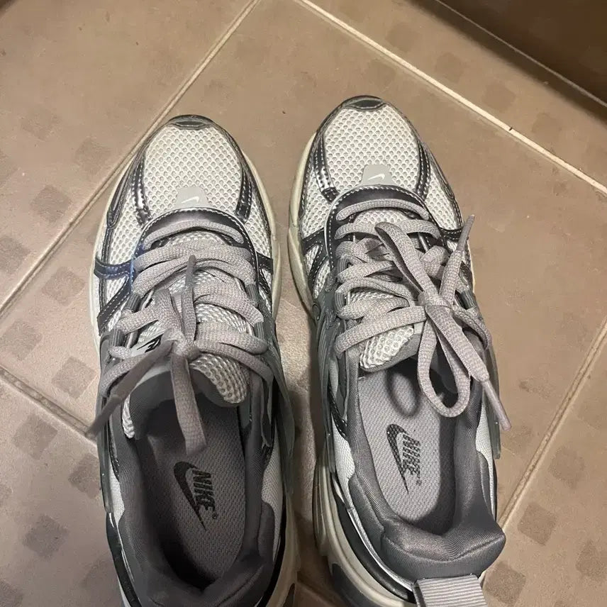 [BUNJANG] Nike V2K Run Wolf Grey (240) / 정품 나이키 v2k 런 울프그레이 240