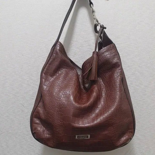 [BUNJANG] COACH Brown Crocodile-Embossed Shoulder Bag with Tassel / 코치 COACH숄더백 브라운
