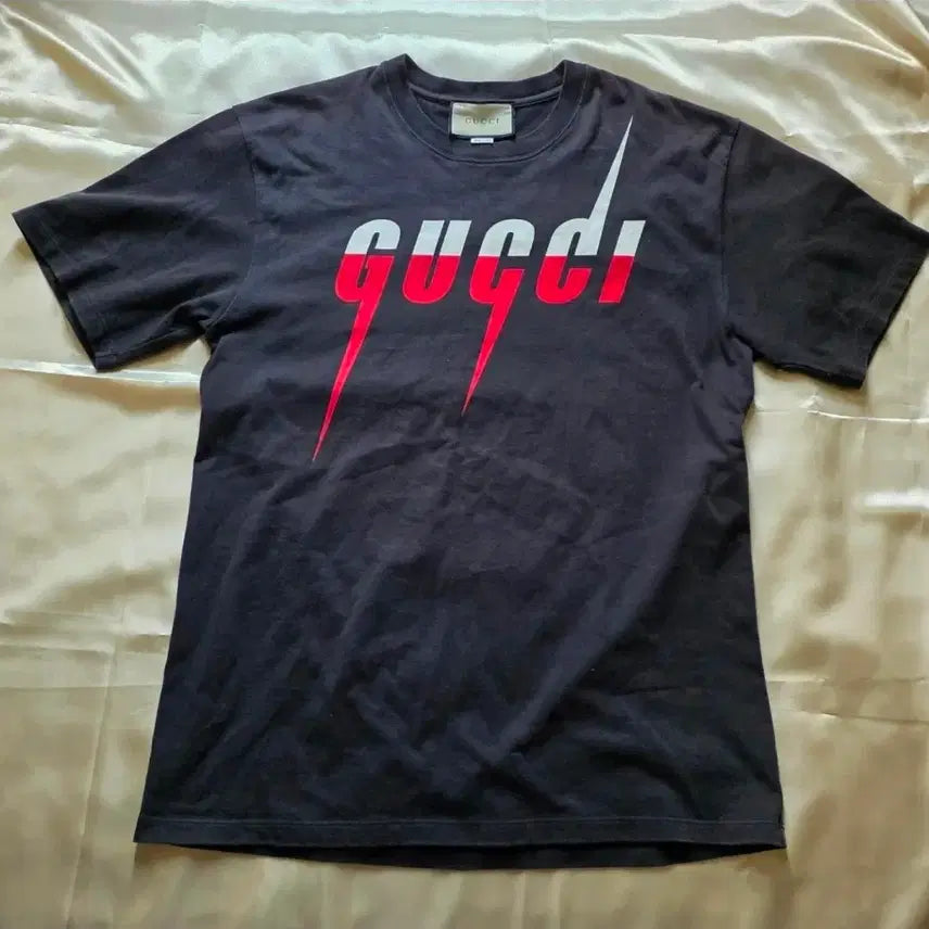 [BUNJANG] Gucci Black Front Logo T-Shirt (L) / 구찌 (정품) 전면 로고 반팔티 L 블랙