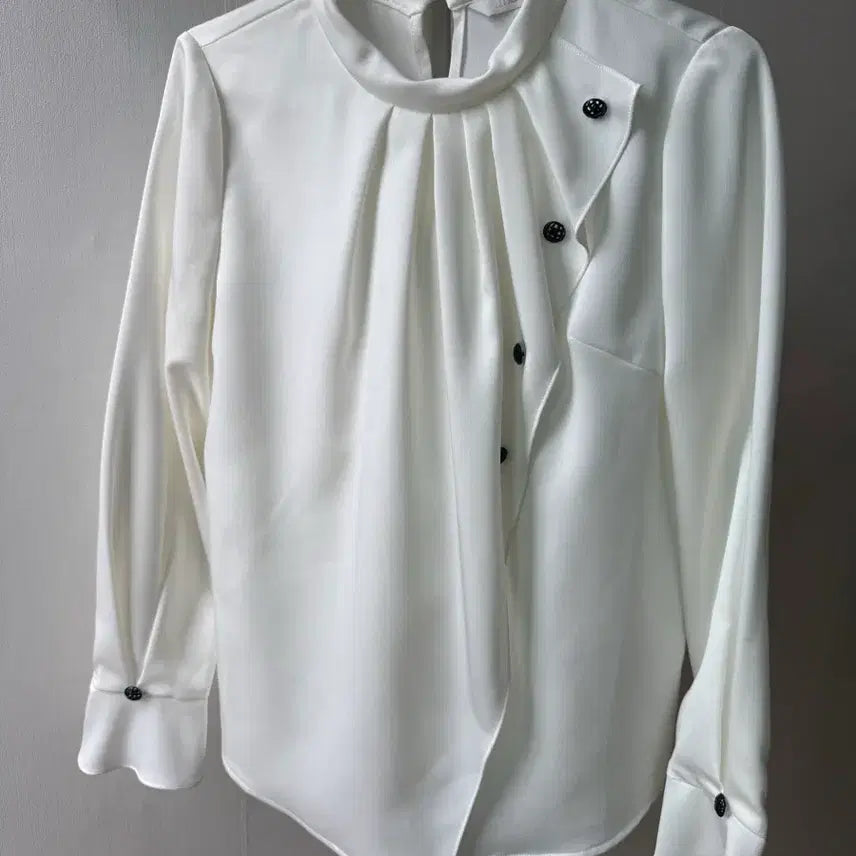 [BUNJANG] Jigott White Button Detail Blouse - Size 55 / 지고트 블라우스