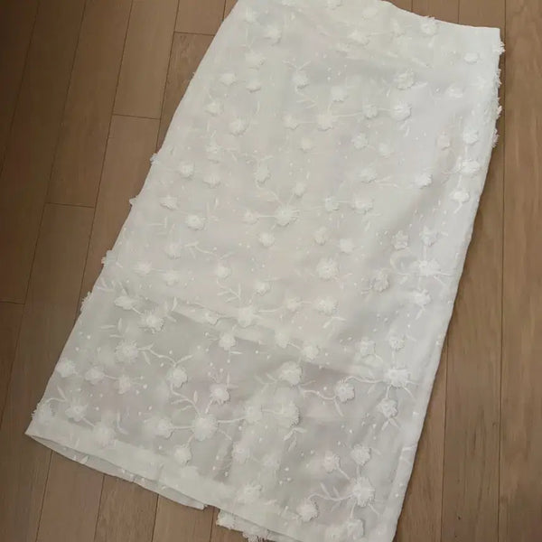 [BUNJANG] One More Thing Embroidered Long Skirt / 원모어띵 스커트