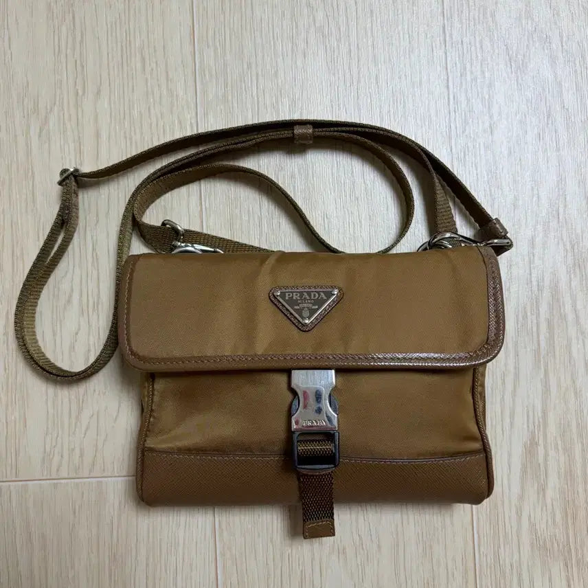 [BUNJANG] Prada Re-Nylon Smartphone Bag Tobacco Beige / (정품)프라다 리나일론 스마트폰 토바코 베이지 색 가방