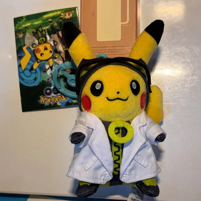 [BUNJANG] Pokémon Center Pokémon GO Professor Willow's Assistant Pikachu Mascot Keychain / 포켓몬센터 포켓몬 고 윌로우 박사의 조수 피카츄 마스코트 키링