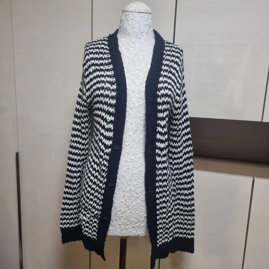 [BUNJANG] A-bloom Knit Cardigan (Black/White) / A-bloom 니트 가디건 블랙/화이트