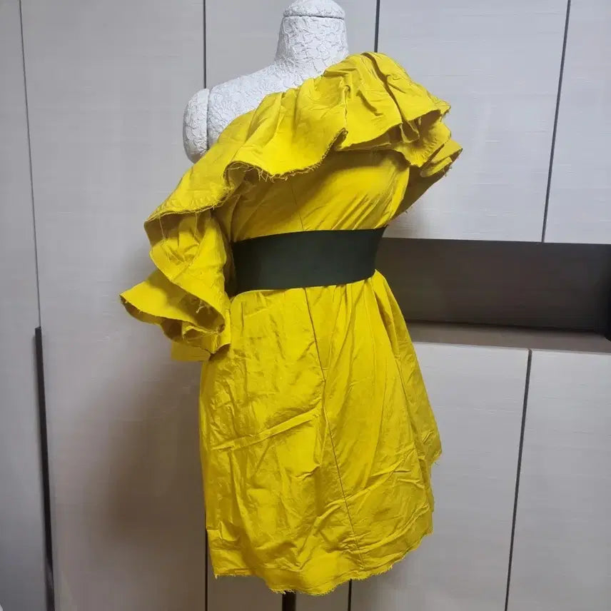 [BUNJANG] H&M x Lanvin Yellow Frill Dress with Belt Detail / H&M & 랑방  옐로우 원피스
