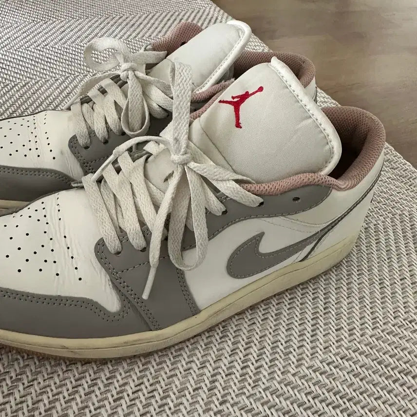 [BUNJANG] Nike Air Jordan 1 Low White/Pink Men's US 9.5 / 나이키 에어 조던 1 로우 화이트/핑크 275