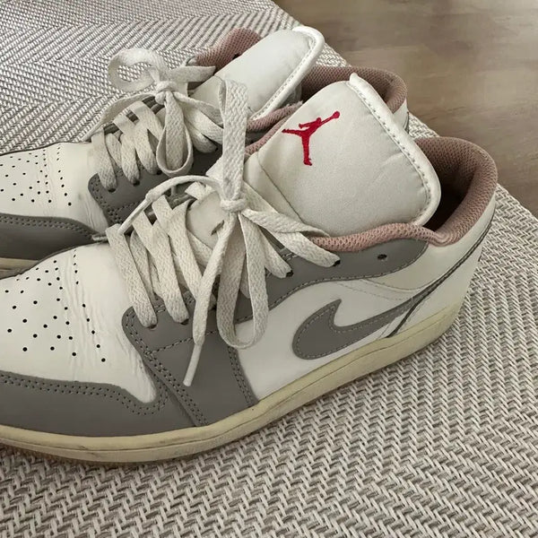 [BUNJANG] Nike Air Jordan 1 Low White/Pink Men's US 9.5 / 나이키 에어 조던 1 로우 화이트/핑크 275