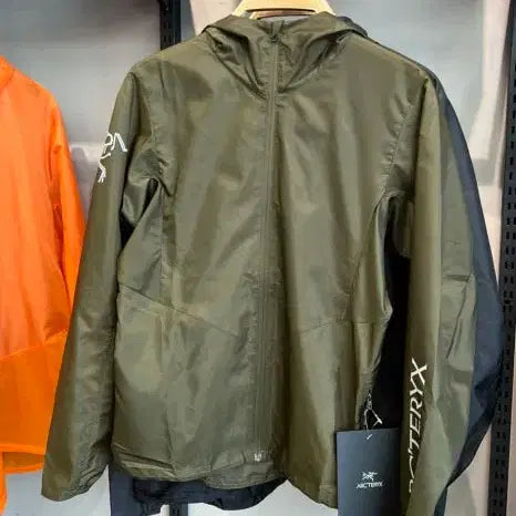 [BUNJANG] Arc'teryx Novels Windshell Hoodie Women's / 아크테릭스 노반 윈드쉘 여성