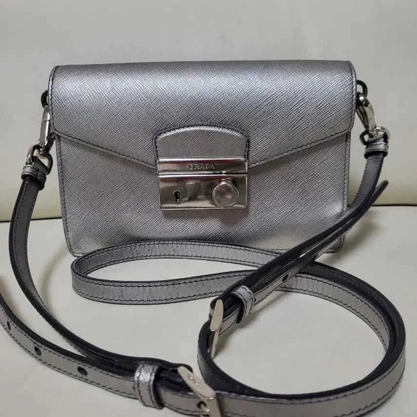 [BUNJANG] Prada Saffiano Mini Crossbody Bag / 프라다 사피아노 미니 크로스백 정품
