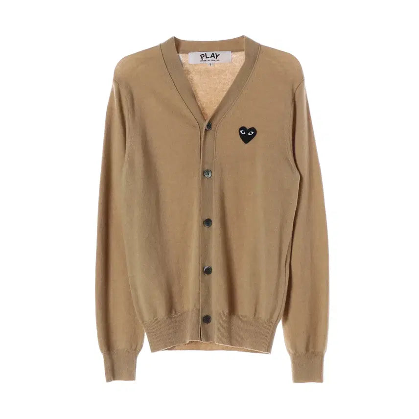 [BUNJANG] Comme des Garçons PLAY 22FW Black Heart Logo Wool V-Neck Cardigan Beige / (새상품) 꼼데가르송 플레이 22FW 블랙 하트 와펜 울 브이넥 가디건 베이지