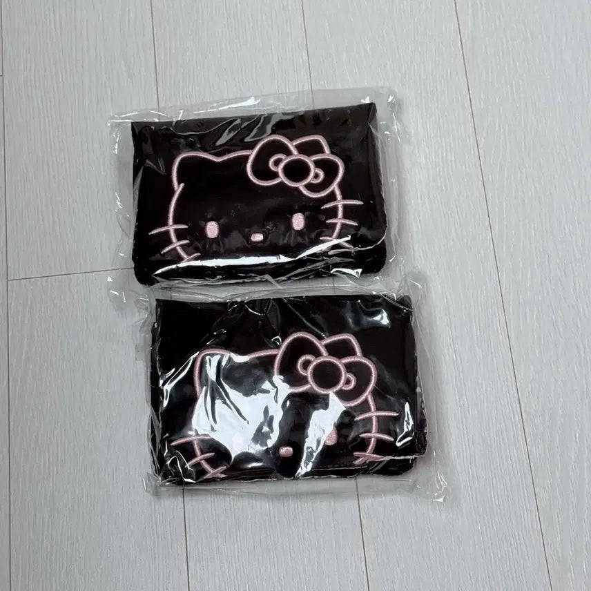 [BUNJANG] WAKEMAKE Kitty Passport Case / 웨이크메이크 키티 여권케이스