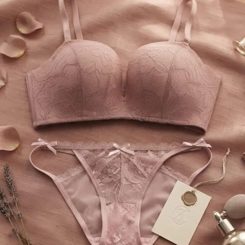 [BUNJANG] Aimée et Moi Lace Bra and Panty Set (Size 80E) / 에메필 레이스 브라 팬티 세트 중고(E컵)