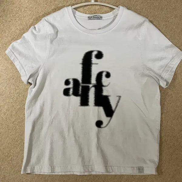 [BUNJANG] Fancy Club Logo Slim Fit Short Sleeve T-Shirt / 새상품)팬시클럽 로고 슬림핏 반팔 티셔츠