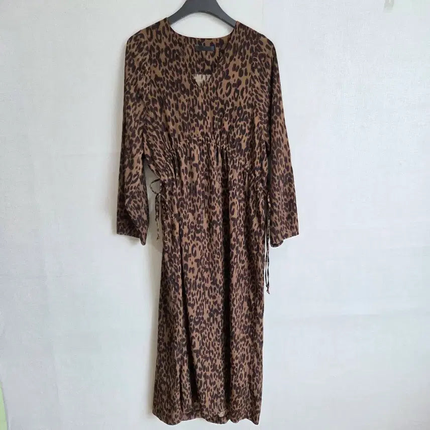 [BUNJANG] HUE Women's V-Neck Leopard Print Dress F JJ2922 / HUE 여성 브이넥 호피 무늬 원피스 F JJ2922