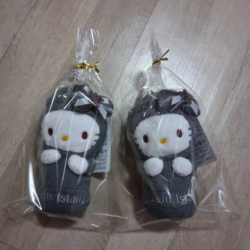 [BUNJANG] Hello Kitty Island Dol Hareubang Plush Charm / 헬로키티아일랜드 돌하르방 인형 키링/개당가격 (무료배송)