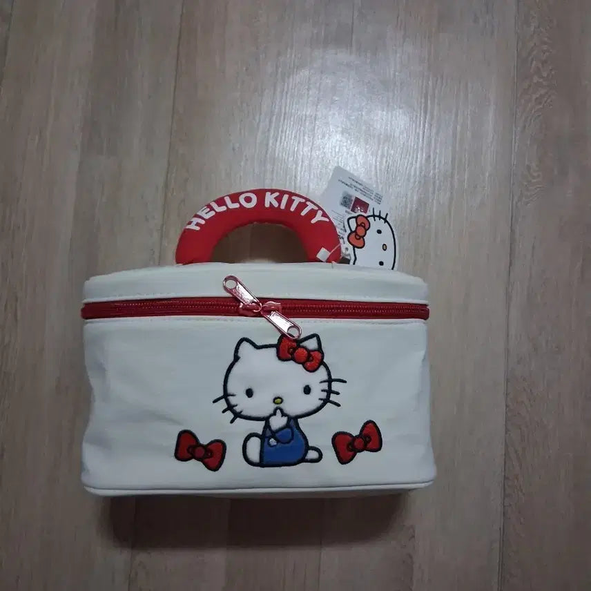 [BUNJANG] Hello Kitty Pouch Ivory / 헬로키티 파우치 아이보리(무료배송)