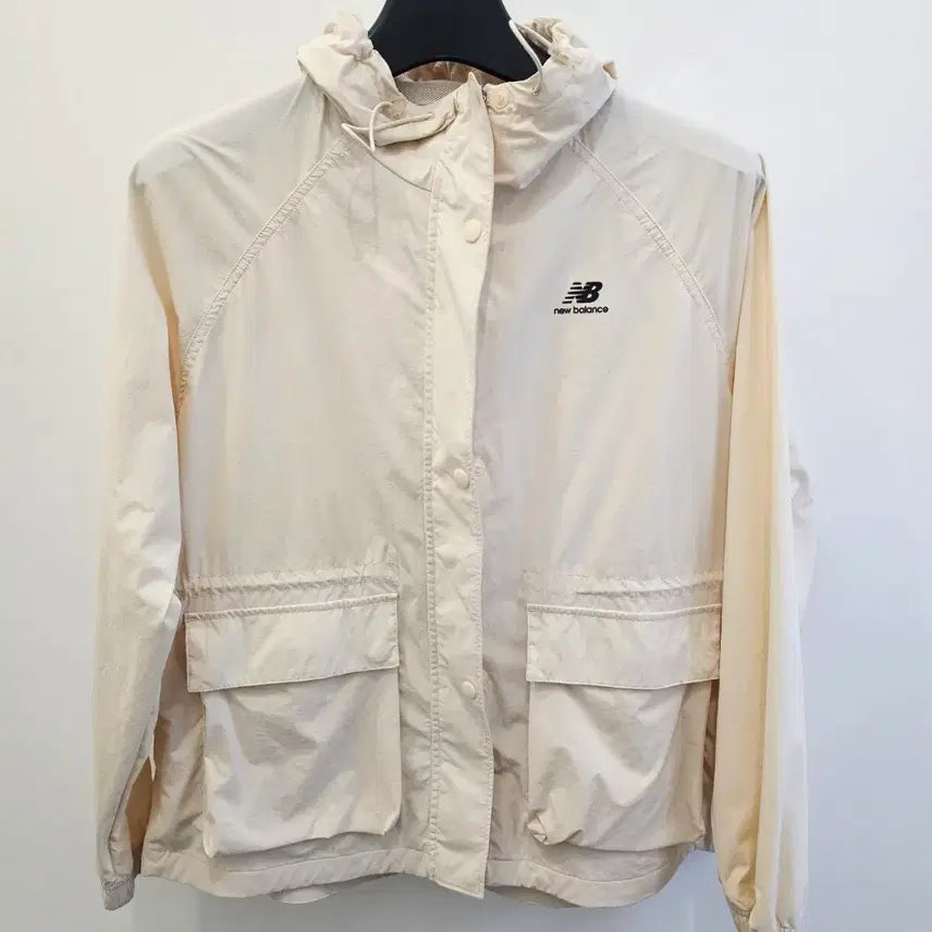 [BUNJANG] New Balance Hooded Windbreaker Jacket Beige / 뉴발란스 바람막이 자켓 베이지