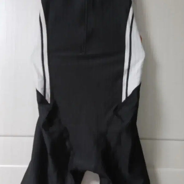 [BUNJANG] Skizzo Junior Half-Body Swimsuit - Black, Size 90 / 새상품 스키즈 주니어 반신 수영복 90