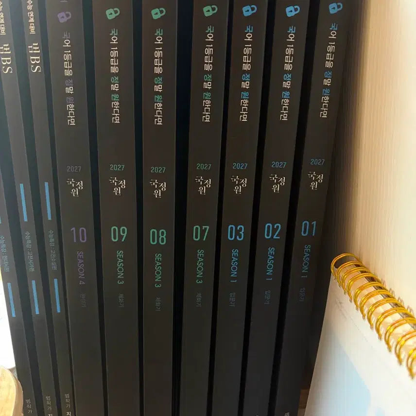 [BUNJANG] Beom's National Intelligence Service Secret Documents: Reading Comprehension Series (Complete Set) / 범작가 국정원 기밀문서 시즌1~4 전권 + 범작가 학원 수강생 전용자료(범BS 현대시,고전시가,고전소설/보안문서 독서1,2편) + 국정원 독서 일반편