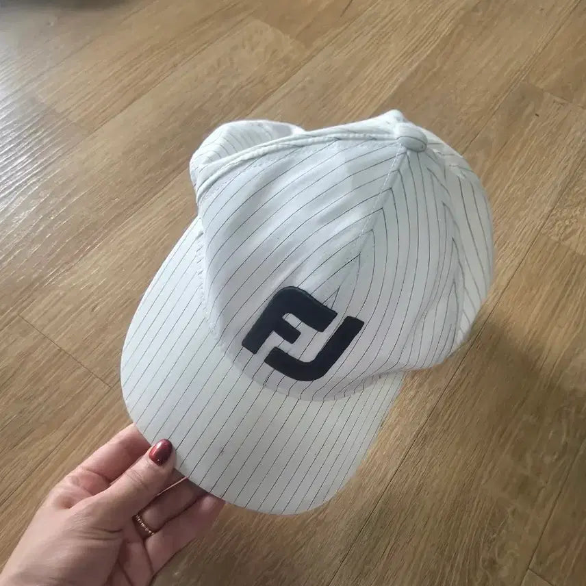[BUNJANG] FootJoy Golf Cap Pinstripe White / 풋조이 골프캡 화이트 핀스트라이프