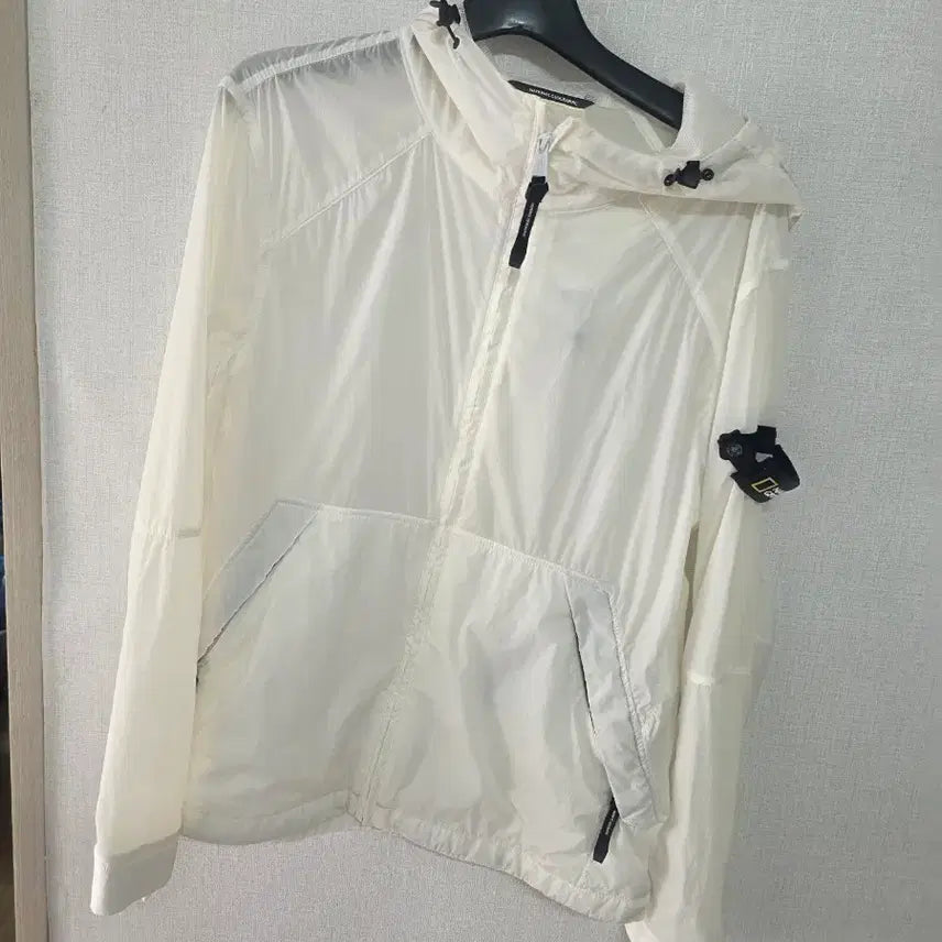 [BUNJANG] National Geographic White Windbreaker Jacket / 내셔널지오그래픽 바람막이 자켓 화이트