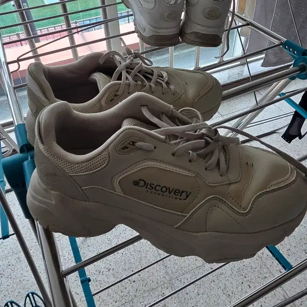 [BUNJANG] Discovery Beige Sneakers / 디스커버리 운동화