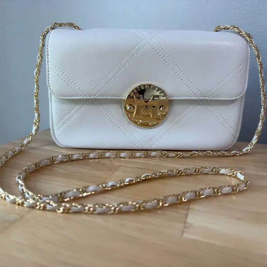 [BUNJANG] Metrociti White Chain Bag / 메트로시티 화이트 체인백