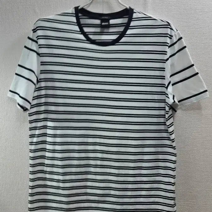 [BUNJANG] Hugo Boss Tibert 158 Silk Stripe Short Sleeve T-Shirt (M) / [정품] 휴고보스 티버트 158 실켓 스트라이프 반팔 티셔츠 (M)