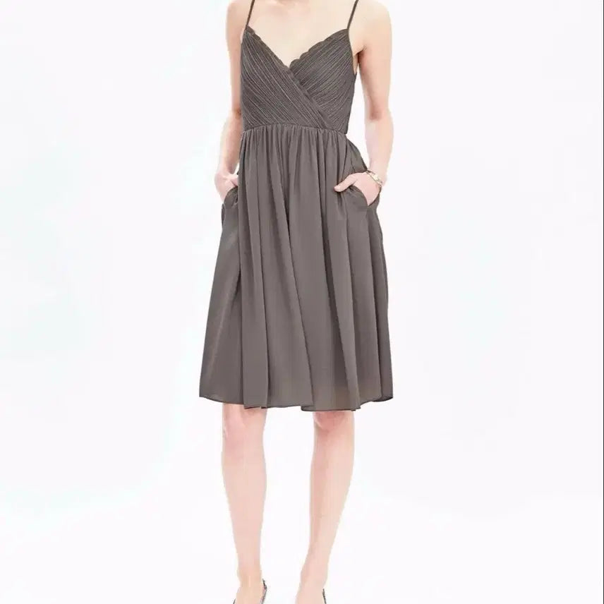 [BUNJANG] Banana Republic Pleated Spaghetti Strap Dress / 바나나리퍼블릭 플리츠 스파게티 스트랩 원피스 4 사이즈 55
