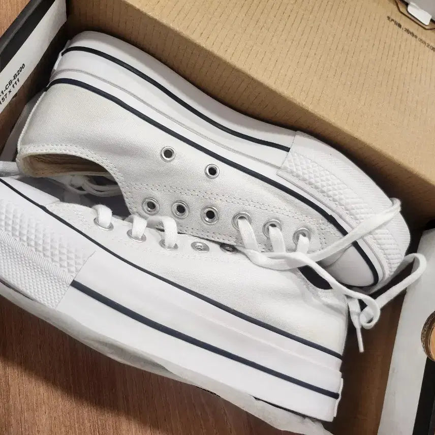 [BUNJANG] Converse 235mm White Sneakers / 컨버스 235 새상품